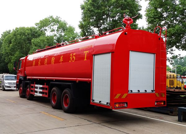 国五重汽豪沃30吨消防洒水车
