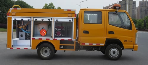 新东日牌YZR5040XXHKM型救险车